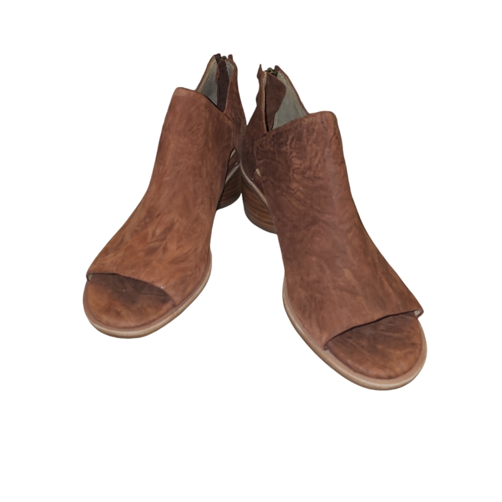 Sofft Carleigh Women's Suede Stack Heel Peep Toe Shoe (color: Brick) sz 9.5 NWOT